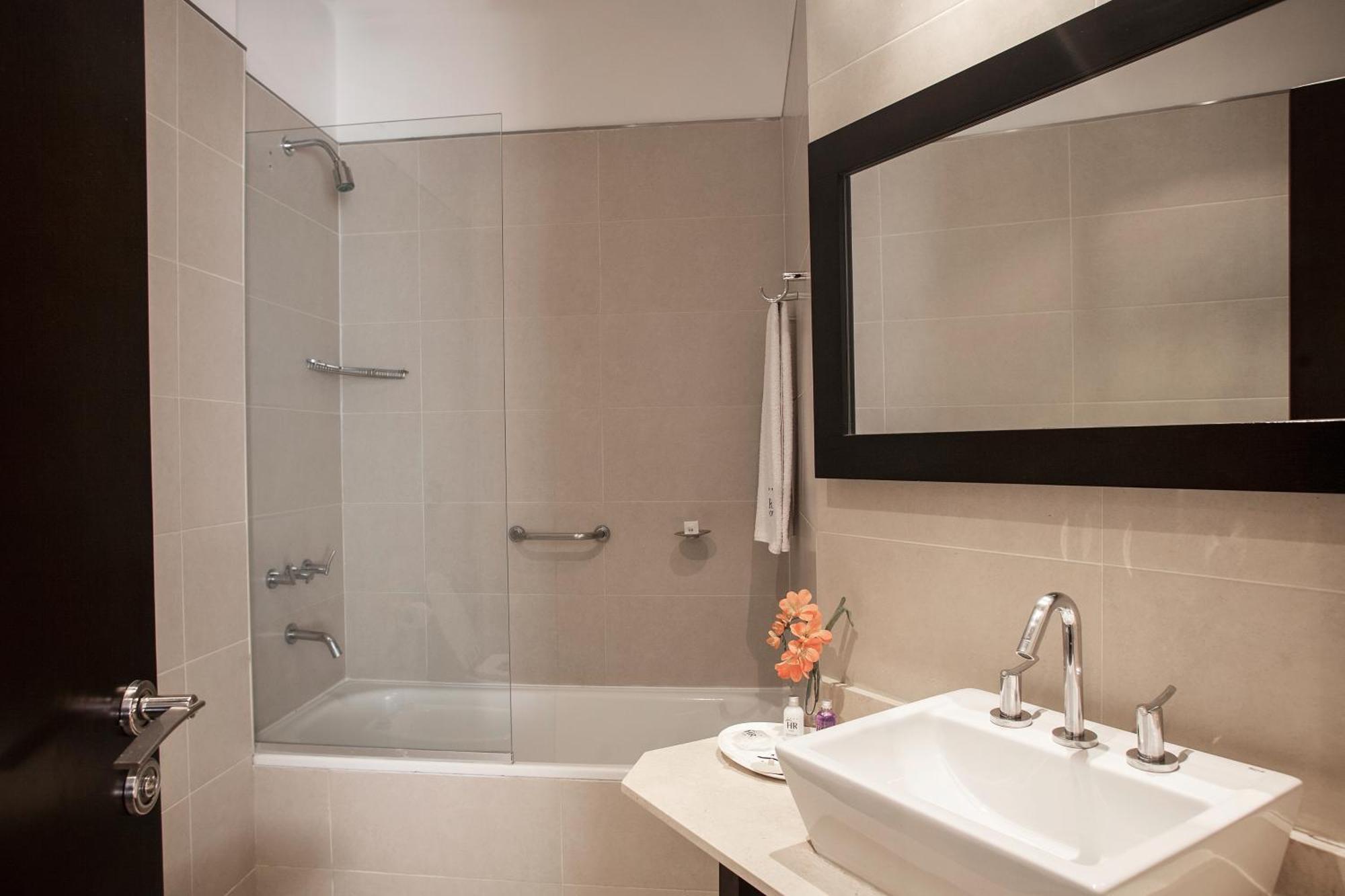 Quarto Clássico com 2 Camas de Solteiro