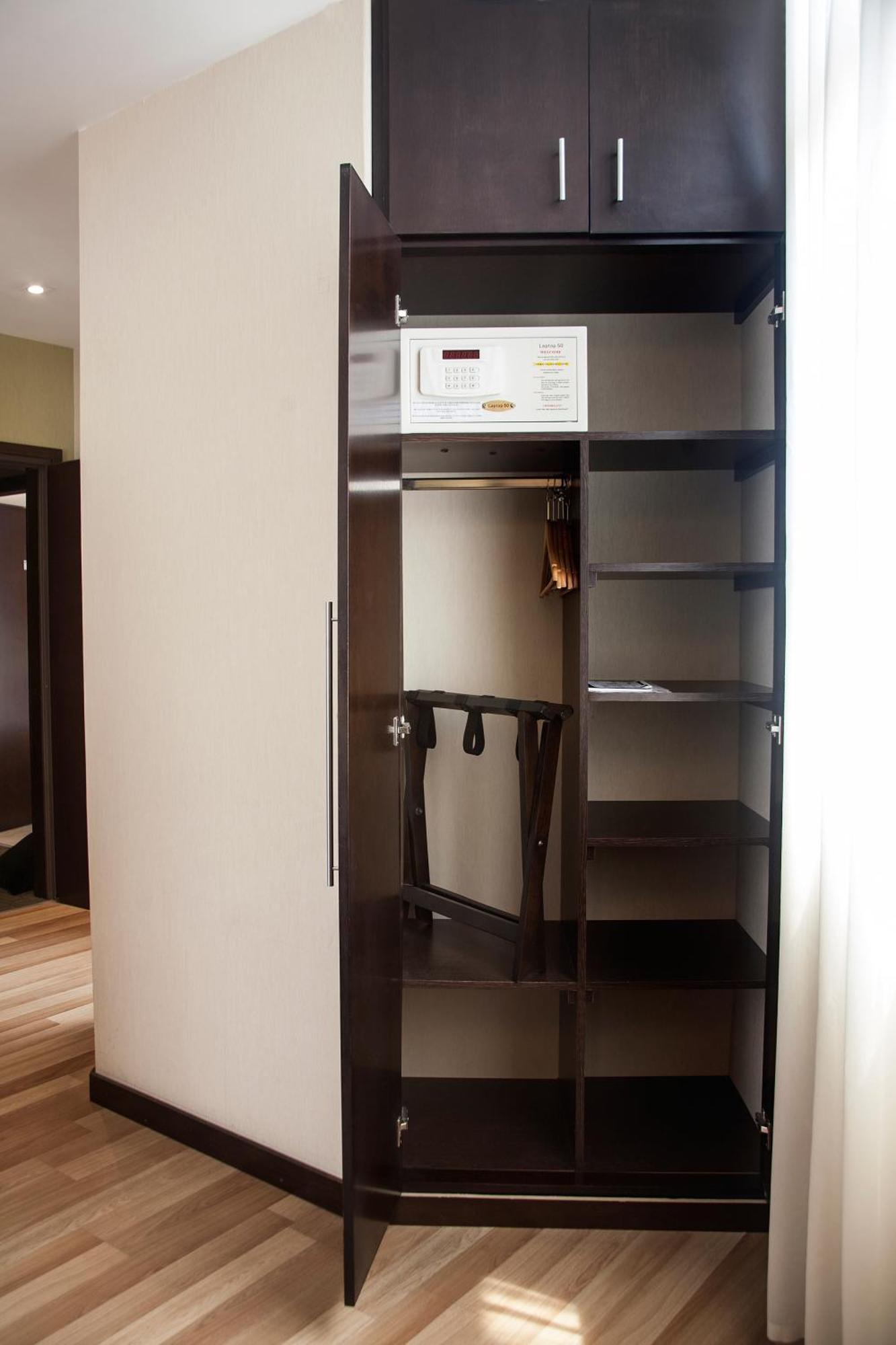 Junior Double Suite,1212435739:JPEG