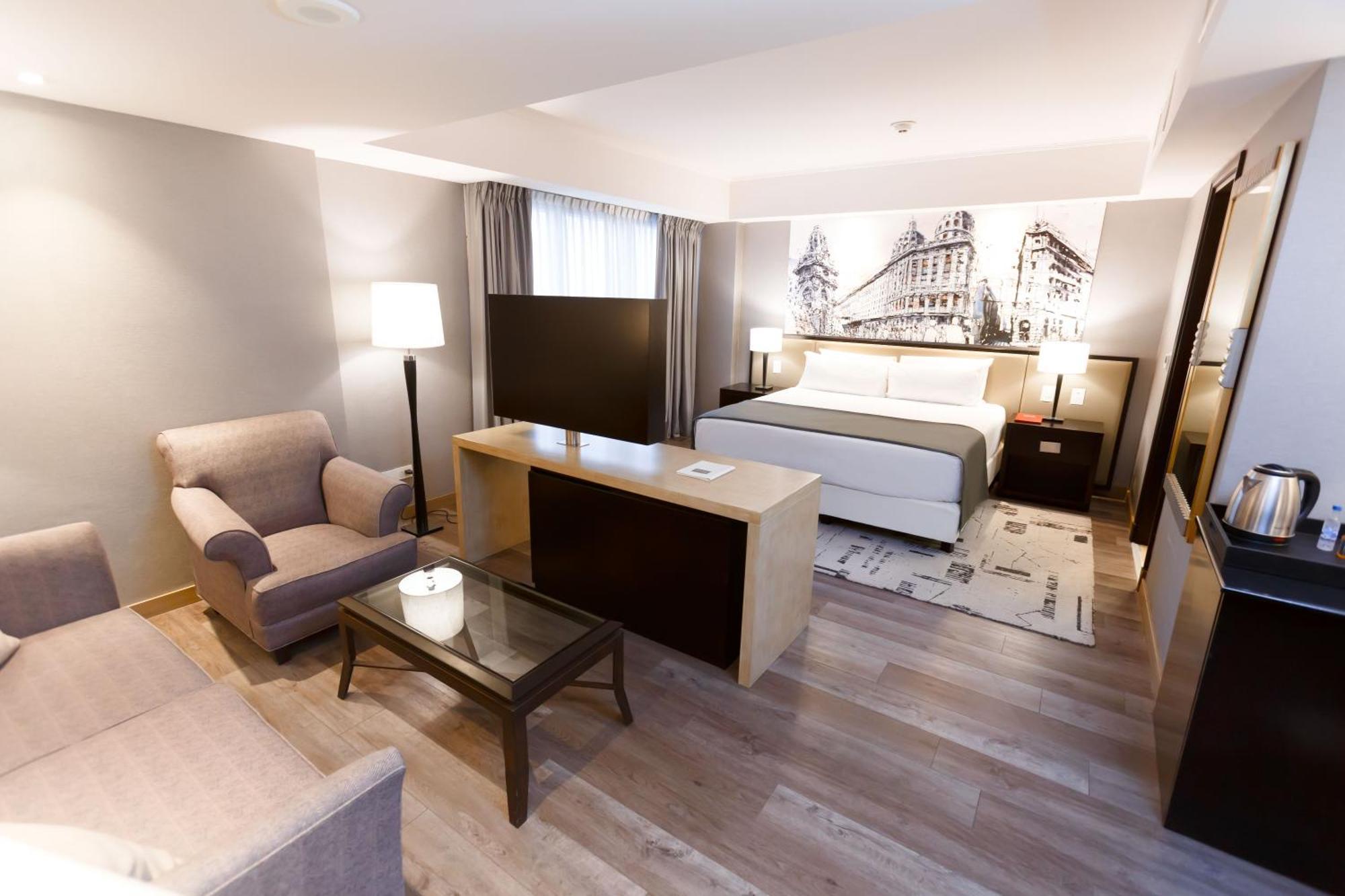 Junior King Suite Seating Area