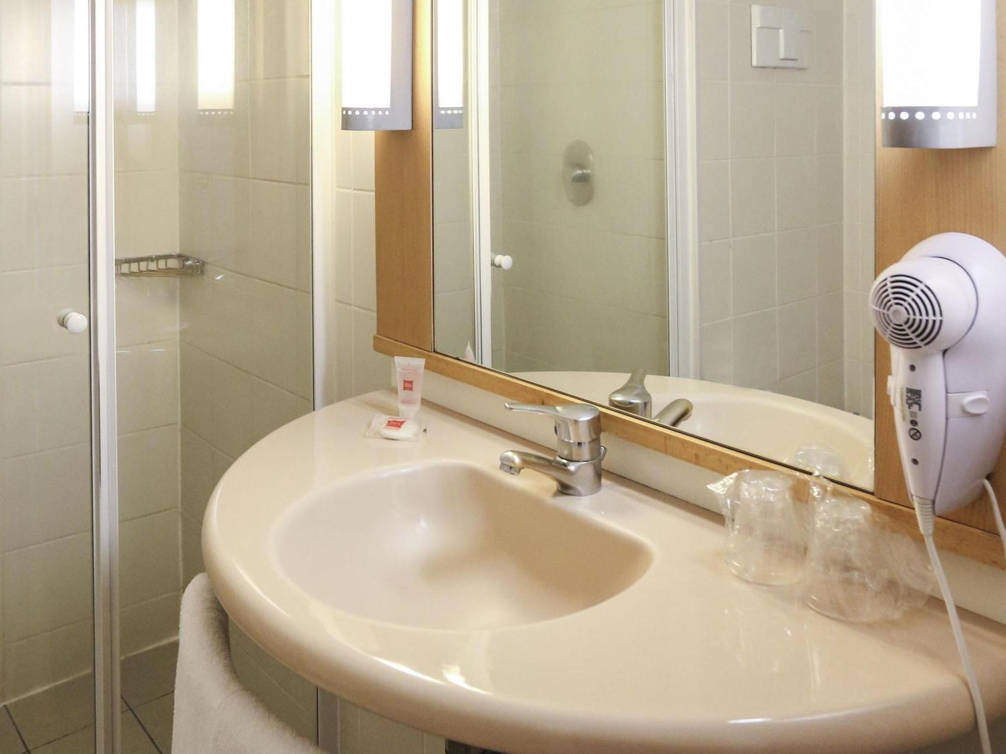 Quarto Standard com 1 cama de casal e 1 infantil