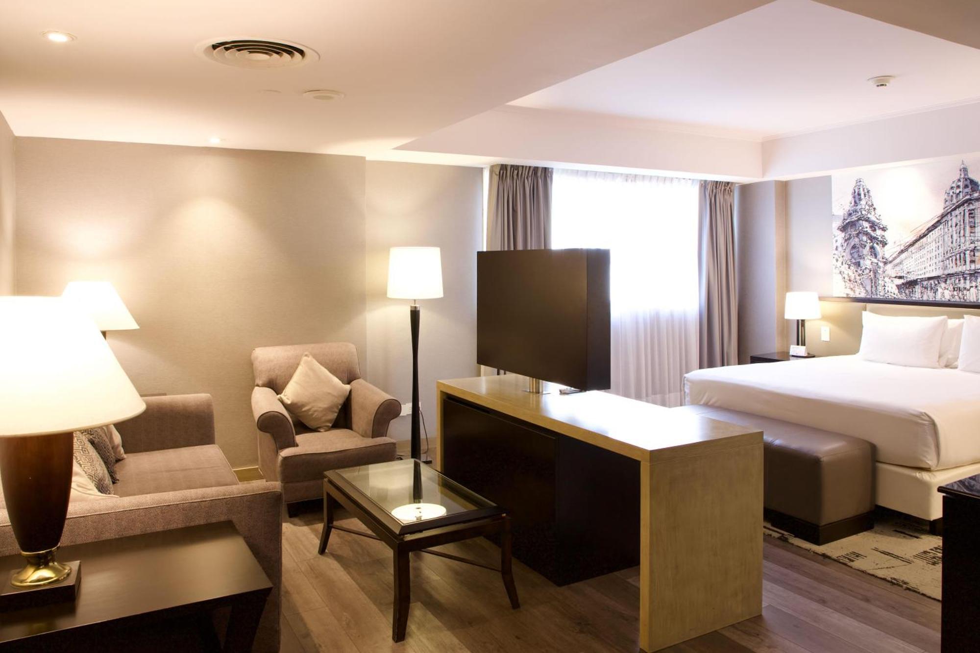 Junior King Suite Seating Area