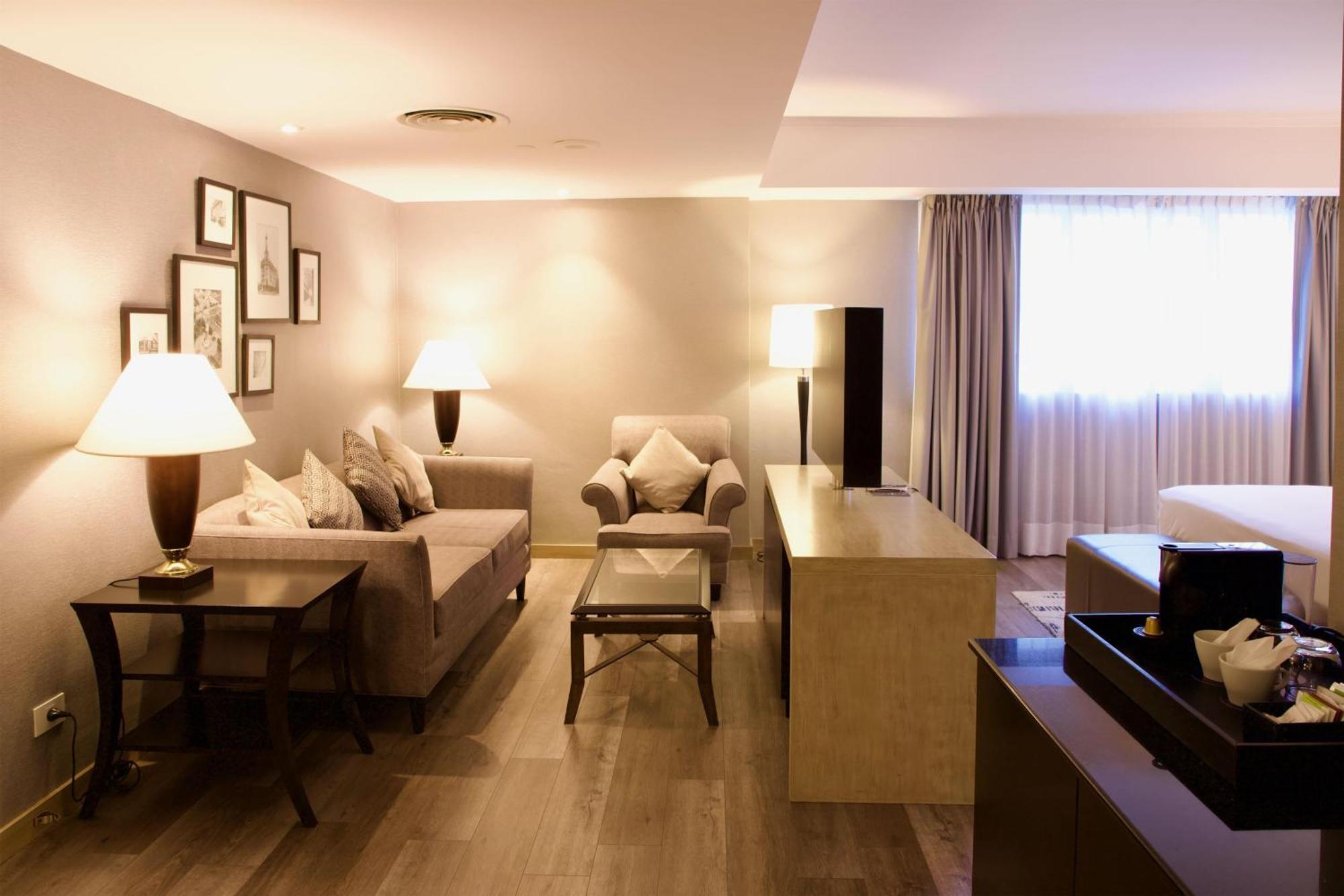 Junior King Suite Seating Area
