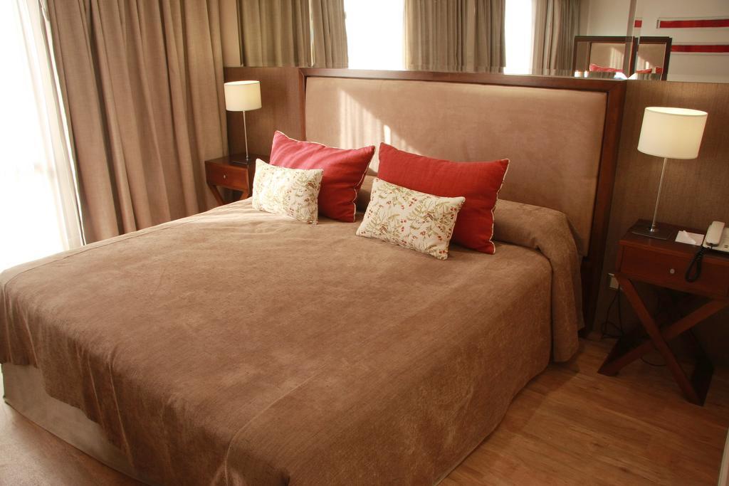 Quarto Clássico com 2 Camas de Solteiro
